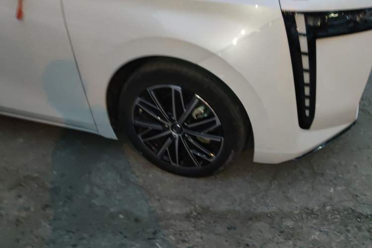 Used GAC Trumpchi E8 2024 Honor Series 2.0L Honor Edition Right Front Wheel Hub