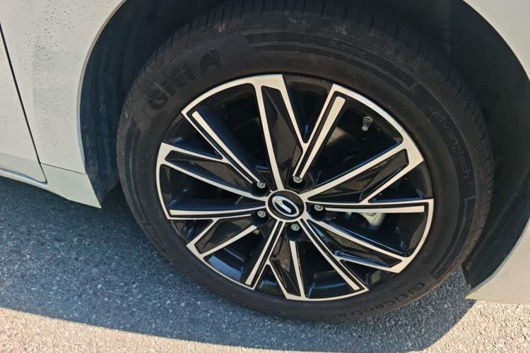 Used GAC Trumpchi E8 2024 Honor Series 2.0L Honor Edition Right Front Wheel Hub
