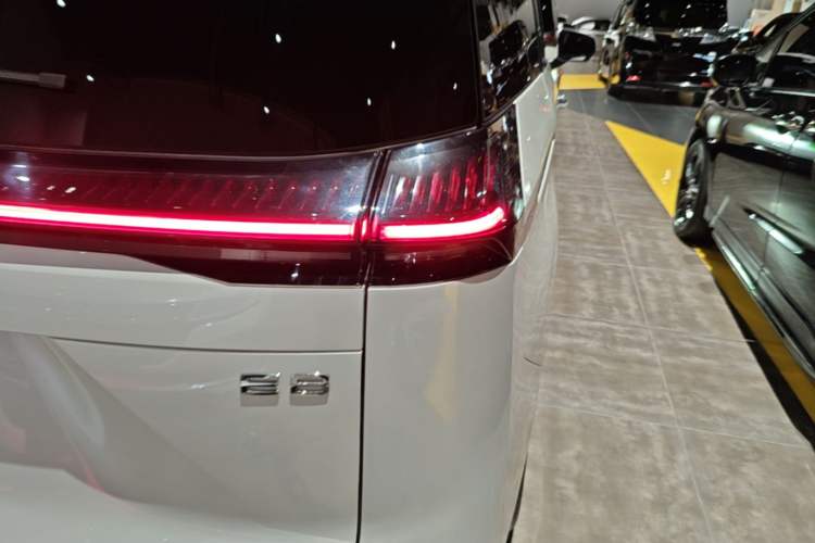Used GAC Trumpchi E8 2024 Honor Series 2.0L Honor Edition Right Rear Taillight