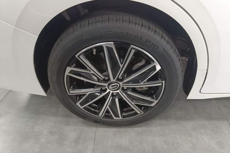 Used GAC Trumpchi E8 2024 Honor Series 2.0L Smart Edition Right Rear Wheel Hub