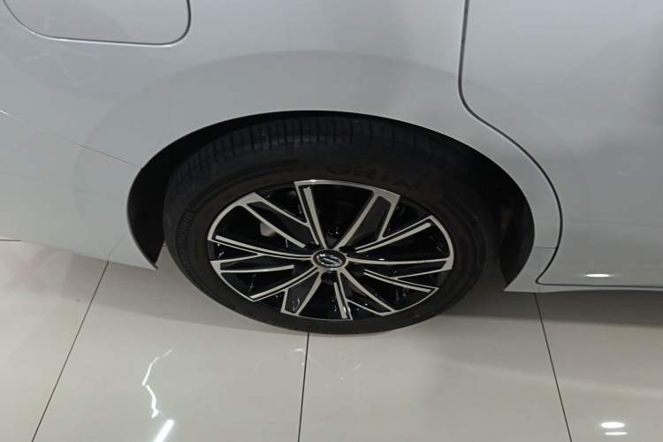 Used GAC Trumpchi E8 2024 Honor Series 2.0L Honor Edition Right Rear Wheel Hub