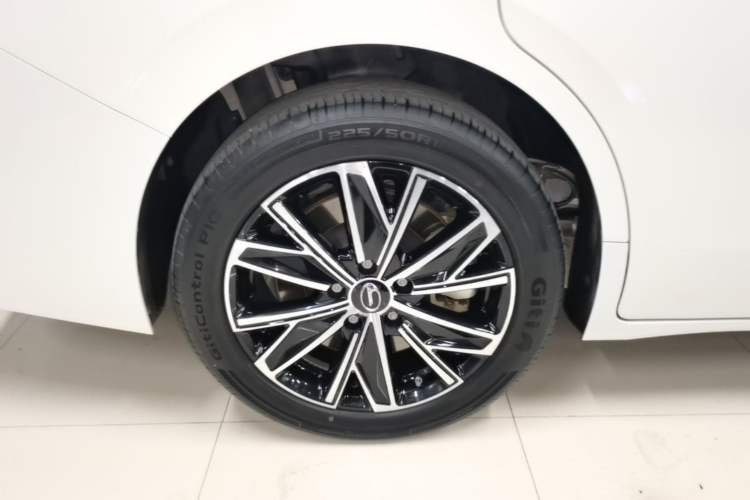 Used GAC Trumpchi E8 2024 Honor Series 2.0L Smart Edition Right Rear Wheel Hub