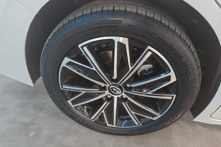 Used GAC Trumpchi E8 2024 Honor Series 2.0L Honor Edition Right Rear Wheel Hub