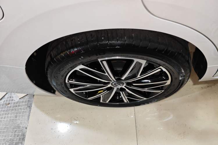 Used GAC Trumpchi E8 2024 Honor Series 2.0L Honor Edition Right Rear Wheel Hub