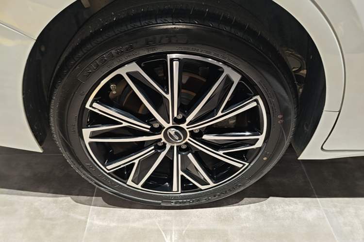 Used GAC Trumpchi E8 2024 Honor Series 2.0L Honor Edition Right Rear Wheel Hub