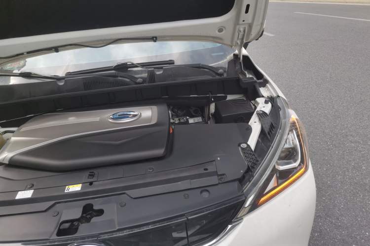 Used GAC Trumpchi GE3 2018 530 Internet Enjoyment Version Engine Bay Left