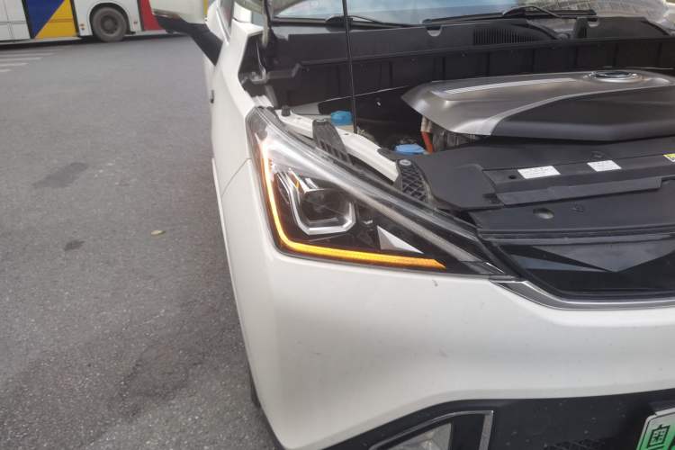 Used GAC Trumpchi GE3 2018 530 Internet Enjoyment Version Right Front Headlight