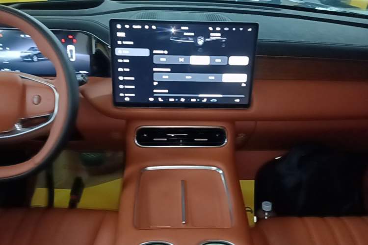 Used GAC Trumpchi S9 2025 Model Qiankun Ultra 6-Seater Audio And AC Panel