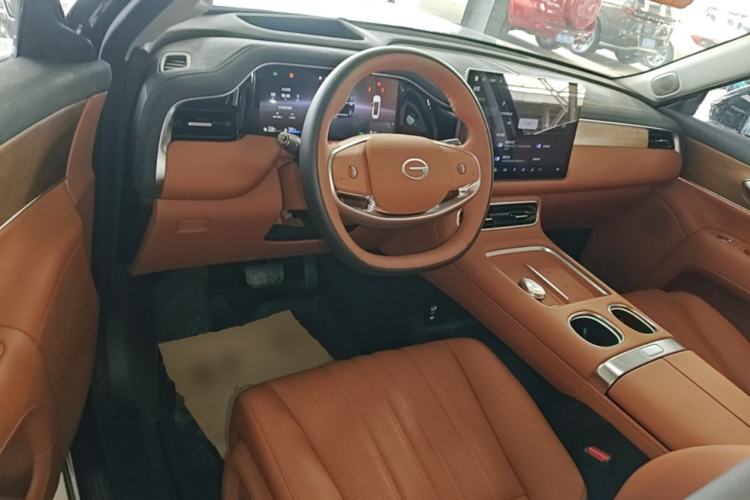 Used GAC Trumpchi S9 2025 Model Qiankun Ultra 6-Seater Center Console