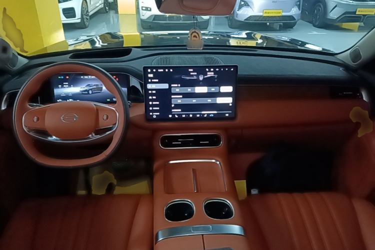 Used GAC Trumpchi S9 2025 Model Qiankun Ultra 6-Seater Center Console