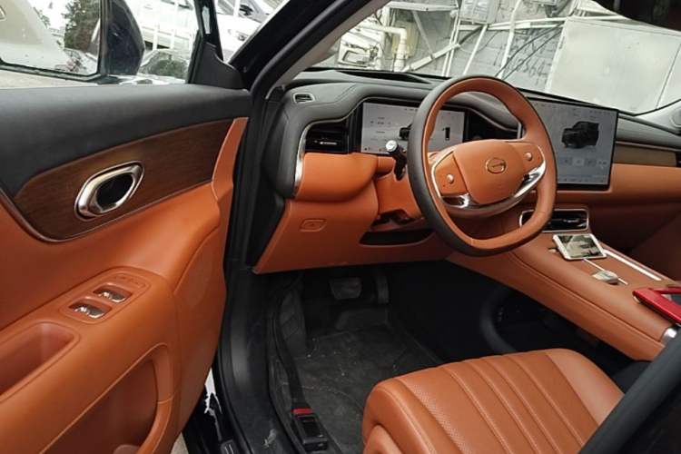Used GAC Trumpchi S9 2025 Model Qiankun Ultra 6-Seater Driver Seat