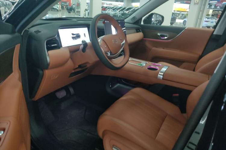 Used GAC Trumpchi S9 2025 Model Qiankun Ultra 6-Seater Driver Seat