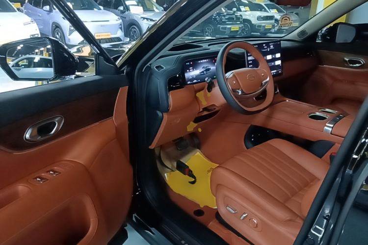 Used GAC Trumpchi S9 2025 Model Qiankun Ultra 6-Seater Driver Seat