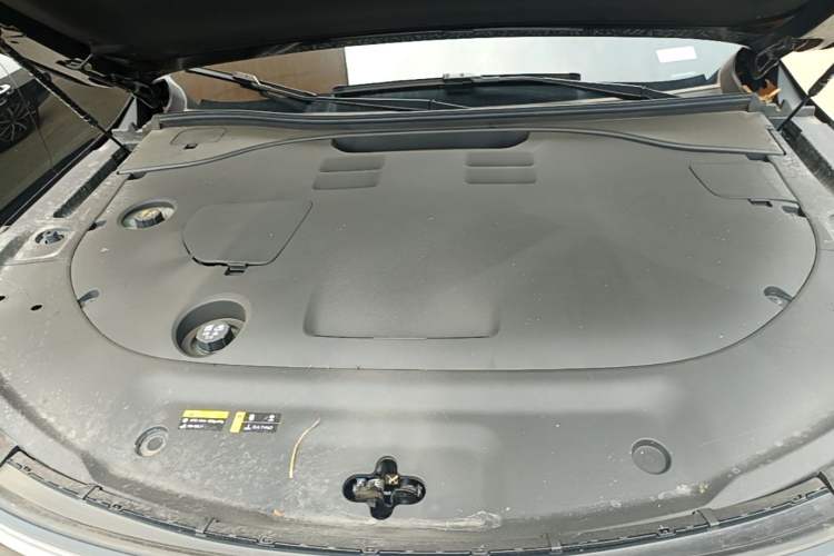 Used GAC Trumpchi S9 2025 Model Qiankun Ultra 6-Seater Engine Bay