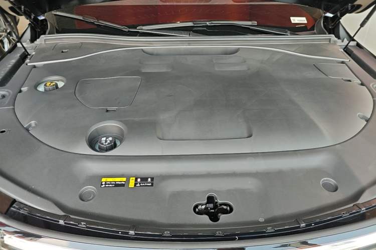 Used GAC Trumpchi S9 2025 Model Qiankun Ultra 5-Seater Engine Bay