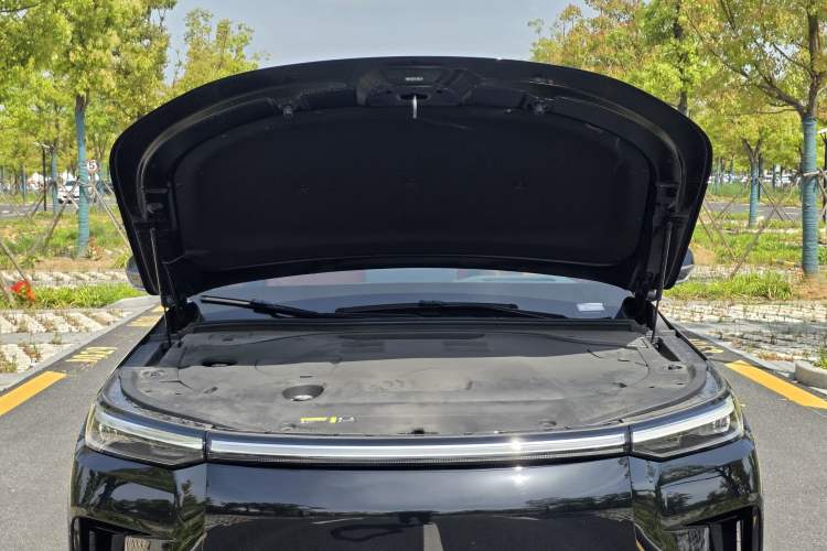 Used GAC Trumpchi S9 2025 Model Qiankun Ultra 6-Seater Engine Bay