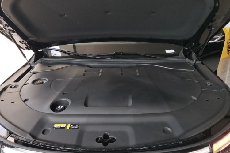 Used GAC Trumpchi S9 2025 Model Qiankun Max 6-Seater Engine Bay