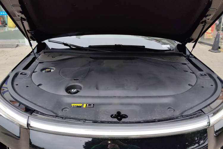 Used GAC Trumpchi S9 2025 Model Qiankun Ultra 6-Seater Engine Bay