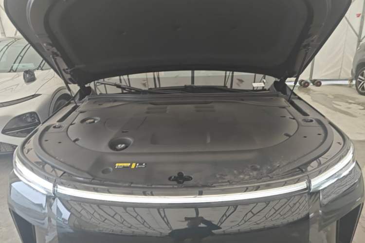 Used GAC Trumpchi S9 2025 Model Qiankun Max 6-Seater Engine Bay