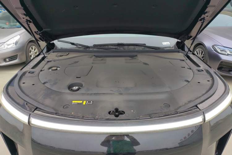 Used GAC Trumpchi S9 2025 Model Qiankun Ultra 6-Seater Engine Bay