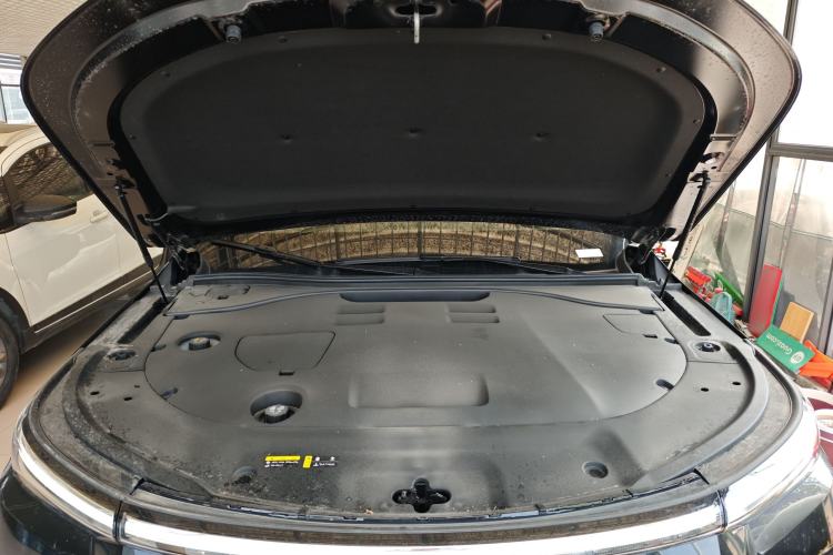 Used GAC Trumpchi S9 2025 Model Qiankun Ultra 6-Seater Engine Bay