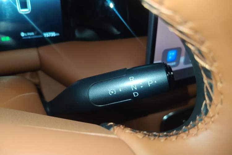 Used GAC Trumpchi S9 2025 Model Qiankun Max 5-Seater Gear Lever