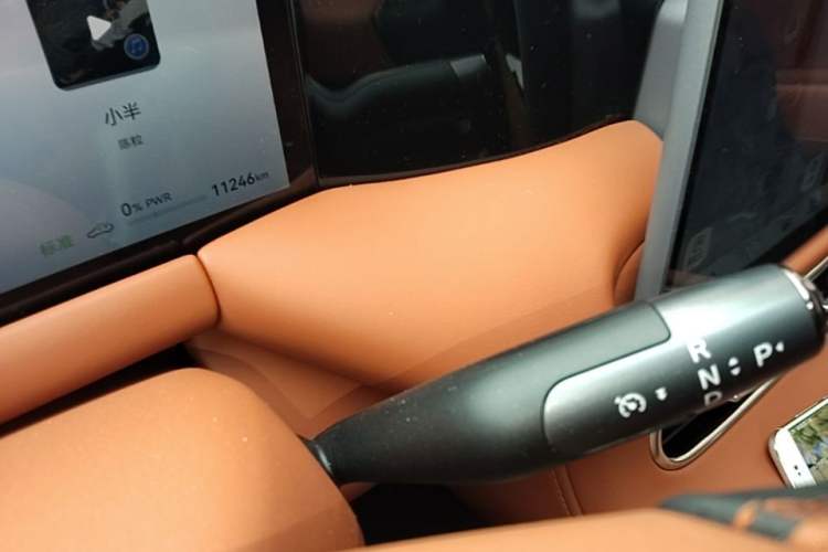 Used GAC Trumpchi S9 2025 Model Qiankun Ultra 6-Seater Gear Lever