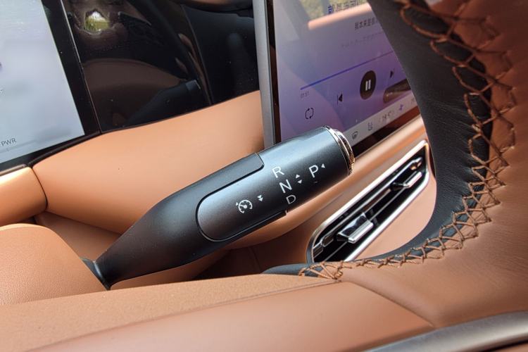 Used GAC Trumpchi S9 2025 Model Qiankun Ultra 6-Seater Gear Lever