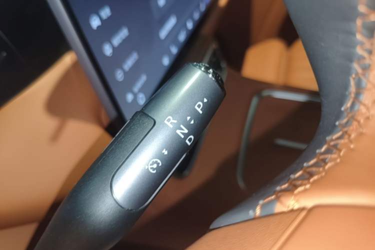 Used GAC Trumpchi S9 2025 Model Qiankun Ultra 6-Seater Gear Lever