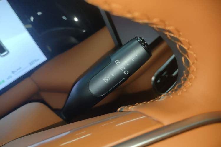 Used GAC Trumpchi S9 2025 Model Qiankun Ultra 6-Seater Gear Lever