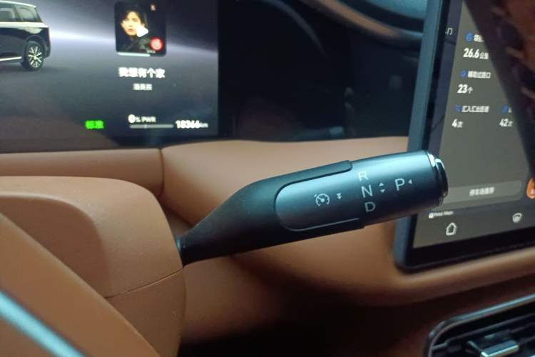 Used GAC Trumpchi S9 2025 Model Qiankun Max 6-Seater Gear Lever