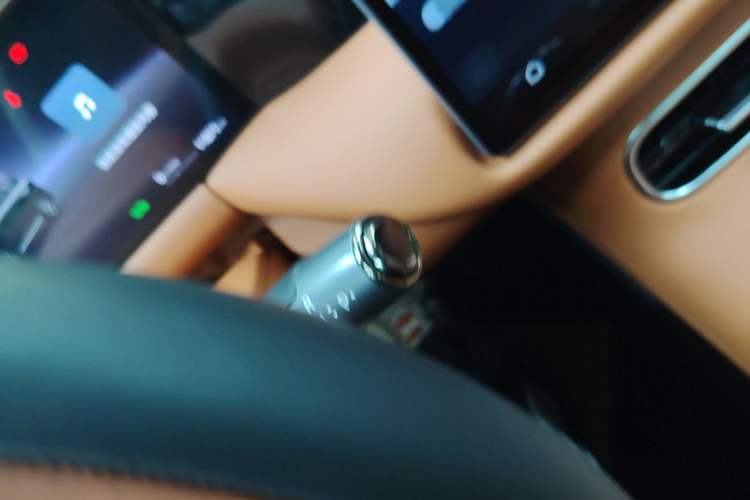 Used GAC Trumpchi S9 2025 Model Qiankun Ultra 6-Seater Gear Lever