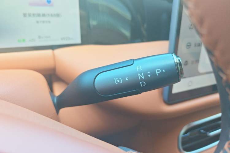 Used GAC Trumpchi S9 2025 Model Qiankun Ultra 6-Seater Gear Lever