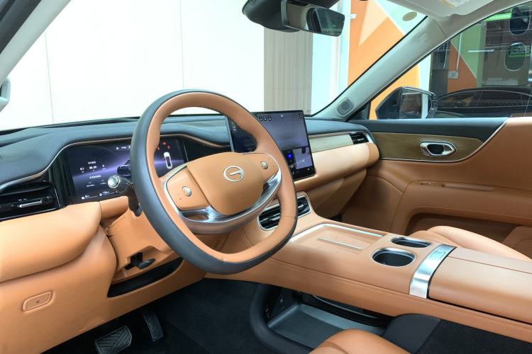 Used GAC Trumpchi S9 2025 Model Qiankun Ultra 6-Seater Interior 1