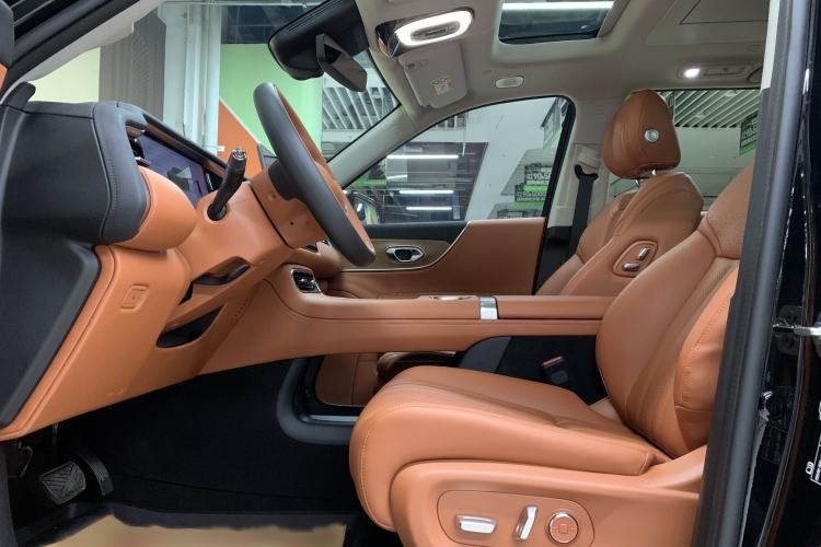 Used GAC Trumpchi S9 2025 Model Qiankun Ultra 6-Seater Interior 2