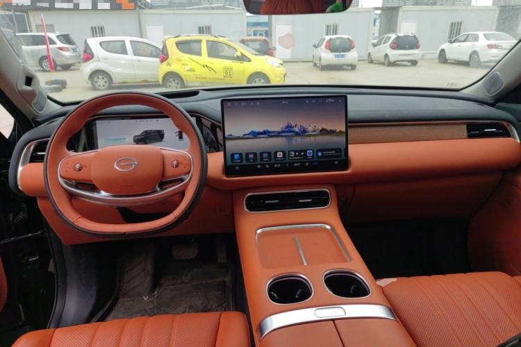 Used GAC Trumpchi S9 2025 Model Qiankun Ultra 6-Seater Interior 2