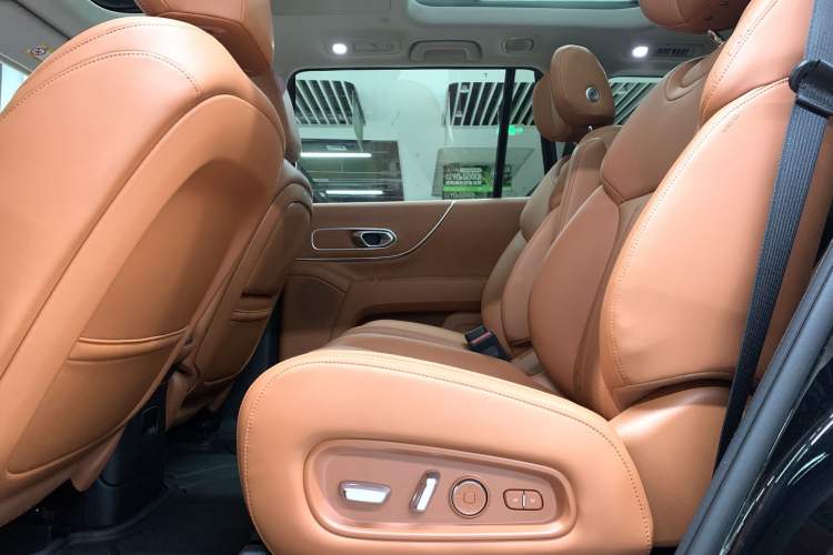 Used GAC Trumpchi S9 2025 Model Qiankun Ultra 6-Seater Interior 3