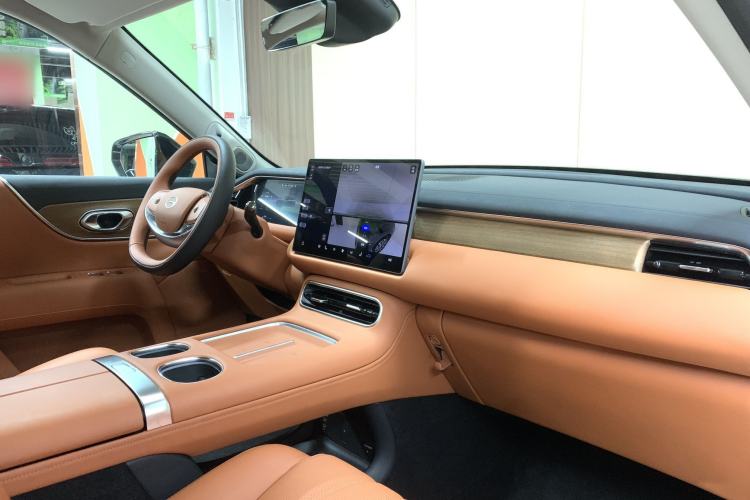 Used GAC Trumpchi S9 2025 Model Qiankun Ultra 6-Seater Interior 3