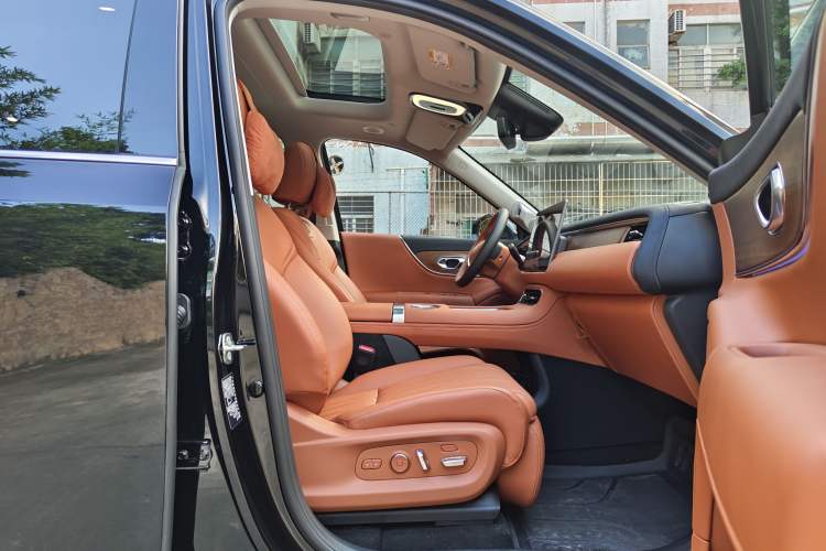 Used GAC Trumpchi S9 2025 Model Qiankun Ultra 6-Seater Interior 4