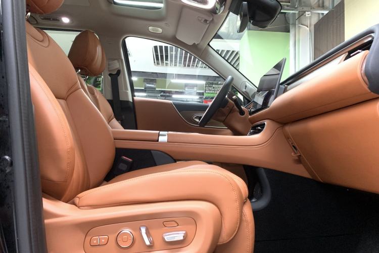 Used GAC Trumpchi S9 2025 Model Qiankun Ultra 6-Seater Interior 4