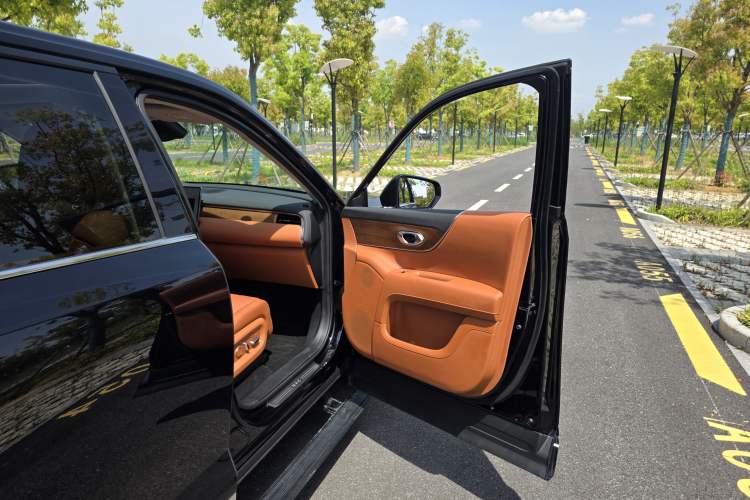 Used GAC Trumpchi S9 2025 Model Qiankun Ultra 6-Seater Interior 7