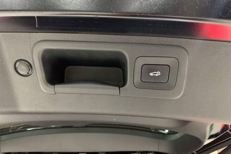 Used GAC Trumpchi S9 2025 Model Qiankun Ultra 6-Seater Interior 8