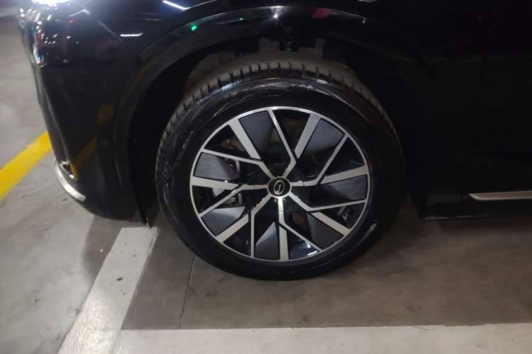 Used GAC Trumpchi S9 2025 Model Qiankun Max 5-Seater Left Front Wheel Hub