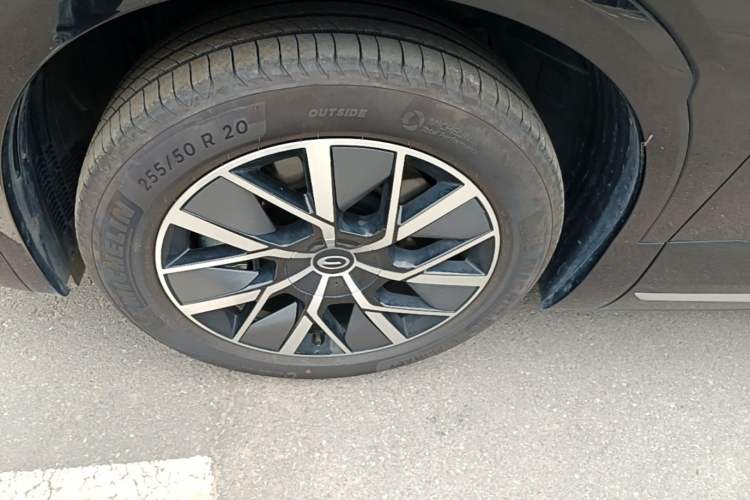Used GAC Trumpchi S9 2025 Model Qiankun Ultra 6-Seater Left Front Wheel Hub