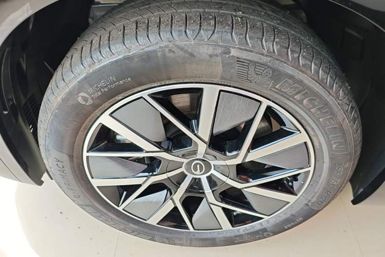 Used GAC Trumpchi S9 2025 Model Qiankun Ultra 5-Seater Left Front Wheel Hub