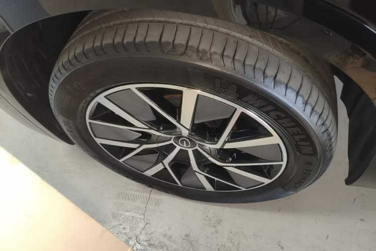 Used GAC Trumpchi S9 2025 Model Qiankun Ultra 6-Seater Left Front Wheel Hub