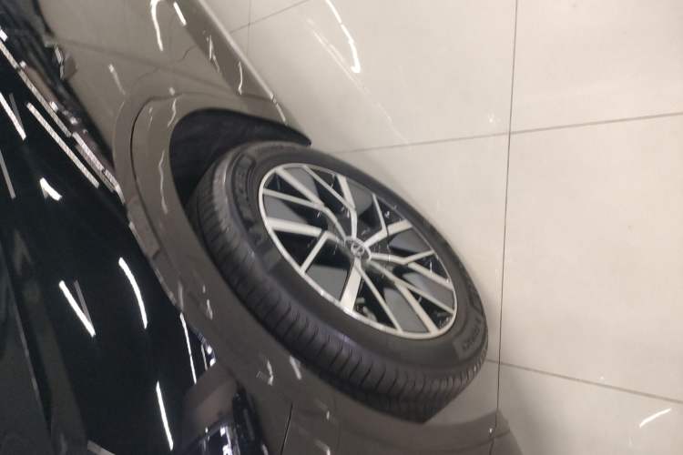 Used GAC Trumpchi S9 2025 Model Qiankun Ultra 6-Seater Left Front Wheel Hub