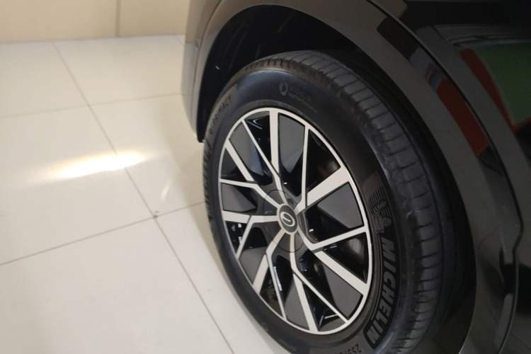 Used GAC Trumpchi S9 2025 Model Qiankun Ultra 6-Seater Left Front Wheel Hub