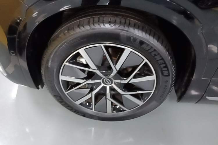 Used GAC Trumpchi S9 2025 Model Qiankun Ultra 6-Seater Left Front Wheel Hub
