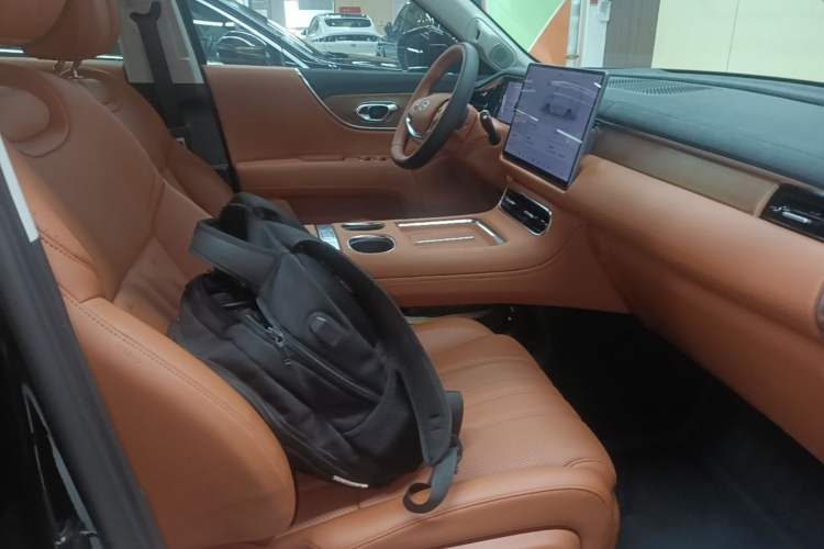 Used GAC Trumpchi S9 2025 Model Qiankun Ultra 6-Seater Right Front Seat